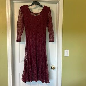 Starina - vintage lacey maroon long sleeve maxi dress - size S